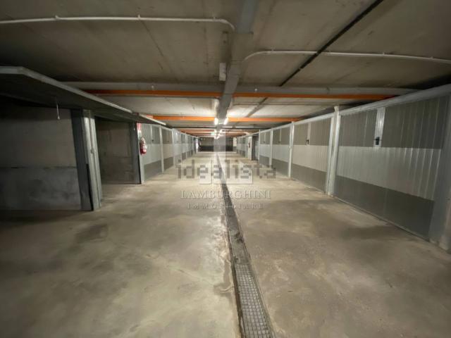 Garage in affitto di m² in Via Ugo Bassi
