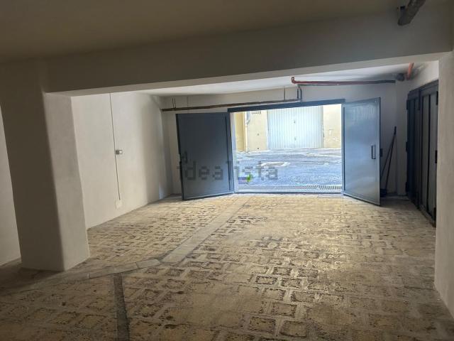 Garage in affitto di m² in Via Vitaliano Brancati, 11