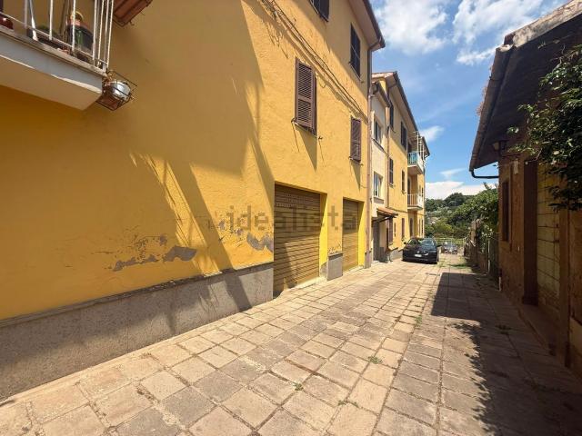 Garage in affitto di m² in Via Zuccari, 202
