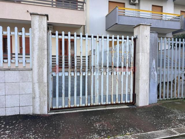 Garage in affitto di m² in Via Alexander Fleming, 47