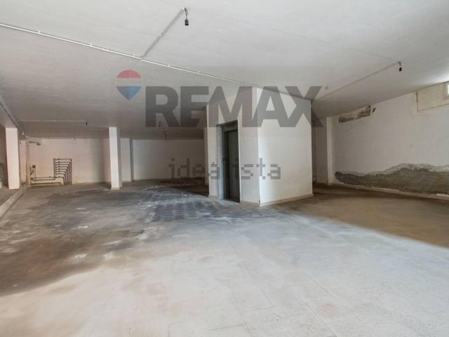 Garage in affitto di m² in Via Alessi, 2