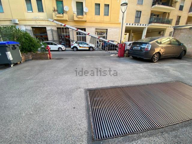 Garage in affitto di m² in Via Annio Floriano, 3
