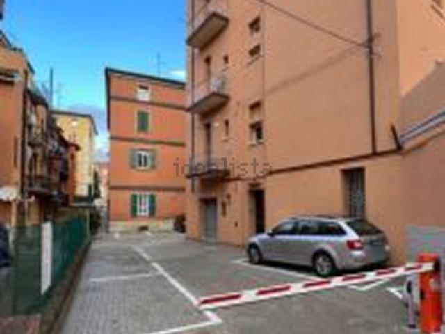 Garage in affitto di m² in Via Andrea Costa, 117