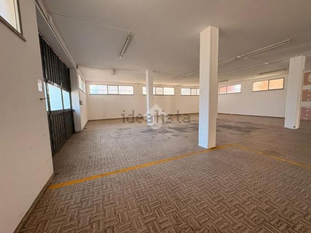Garage in affitto di m² in Via Antonio e Leonida Valentini, 2
