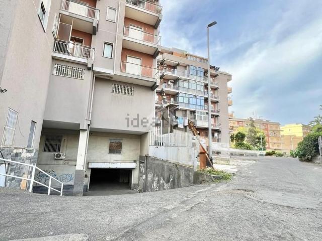 Garage in affitto di m² in Via Asti, 18
