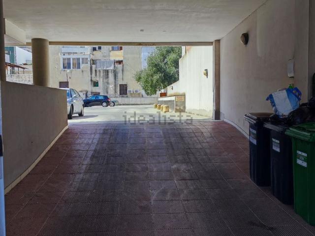 Garage in affitto di m² in Via Aprilia, 9