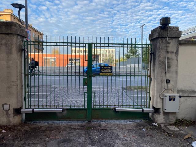 Garage in affitto di m² in Via Aristotele Fioravanti