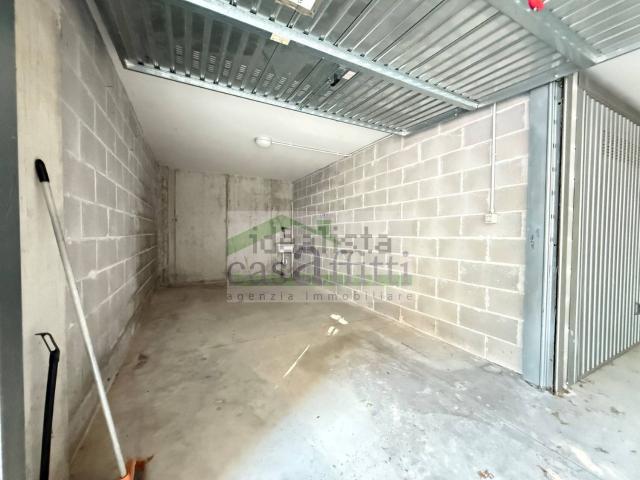 Garage in affitto di m² in Via Bari