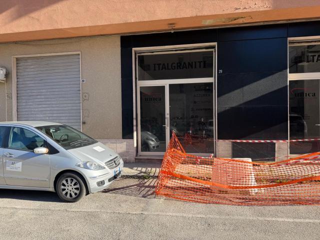 Garage in affitto di m² in Via Corsica, 15
