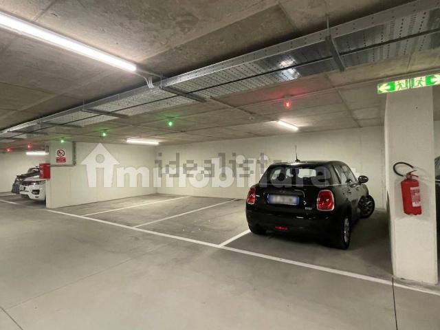 Garage in affitto di m² in Via Costalunga, 3