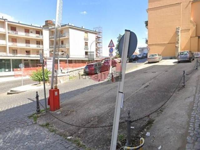 Garage in affitto di m² in Via Damaso