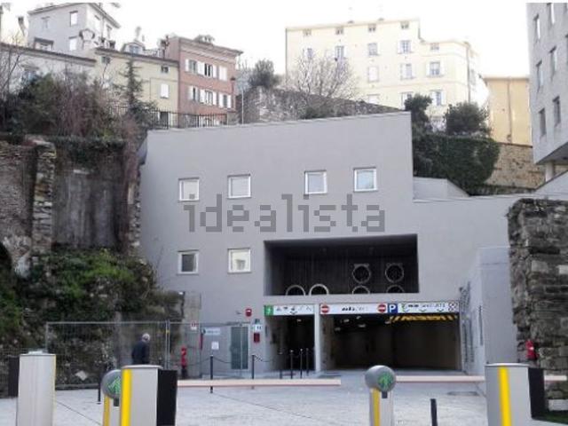 Garage in affitto di m² in Via del Teatro Romano
