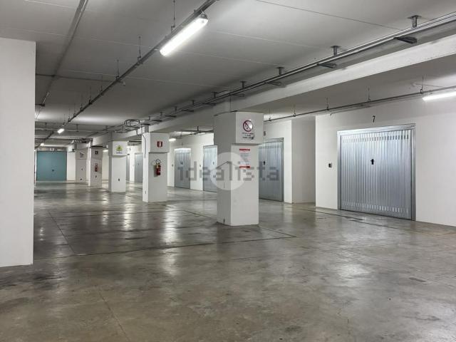 Garage in affitto di m² in Via Enrico Mattei, 39