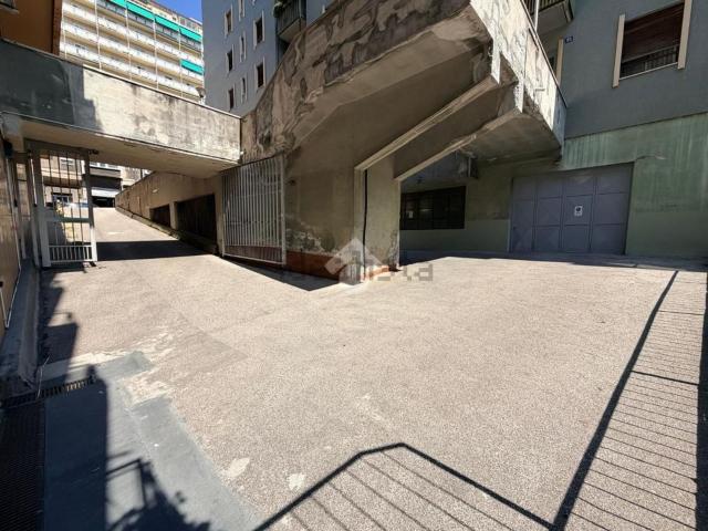 Garage in affitto di m² in Via Fabio Severo, 101