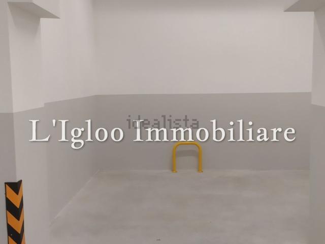 Garage in affitto di m² in Via Francesco Crispi