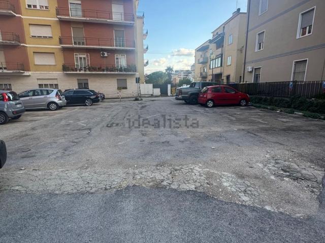 Garage in affitto di m² in Via Francesco Sciucchi