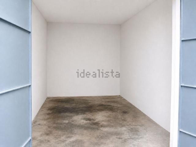 Garage in affitto di m² in Via Francesco Petrarca, 23