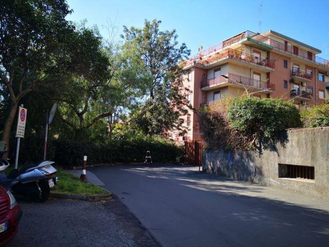 Garage in affitto di m² in Via Francesco Zangri, 30
