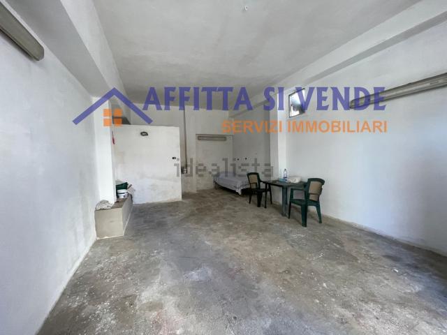 Garage in affitto di m² in Via Francia, 1