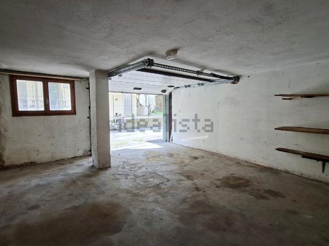 Garage in affitto di m² in Via Giuseppe de Leva