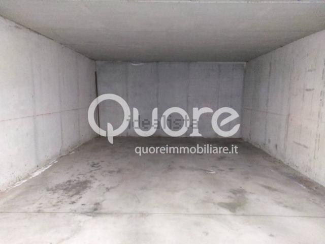 Garage in affitto di m² in Via Ippolito Nievo, 12
