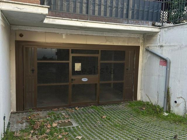 Garage in affitto di m² in Via L. Sciascia, 10