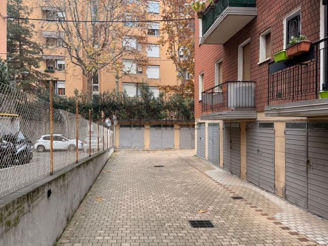 Garage in affitto di m² in Via Leandro Alberti, 77