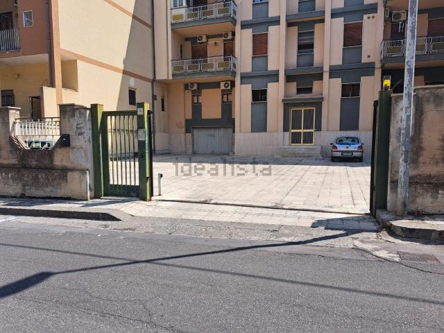 Garage in affitto di m² in Via Mazara