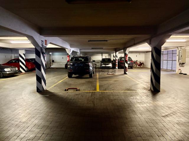 Garage in affitto di m² in Via Milano, 11