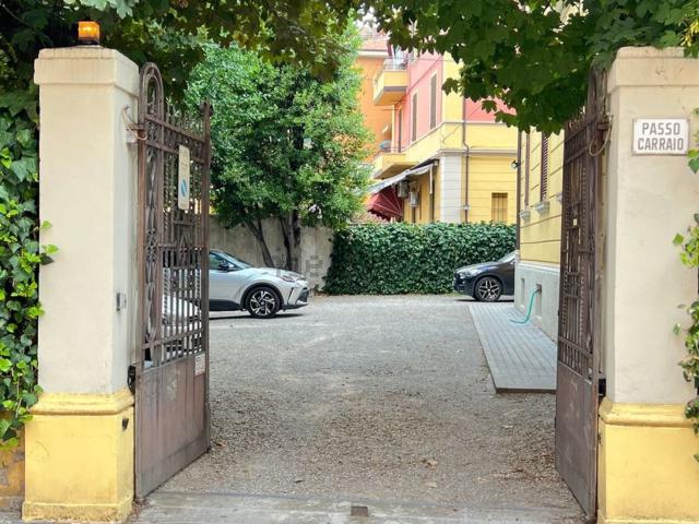 Garage in affitto di m² in Via Montello, 9