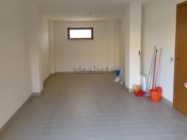 Garage in affitto di m² in Via Nicola Bobadilla, 15