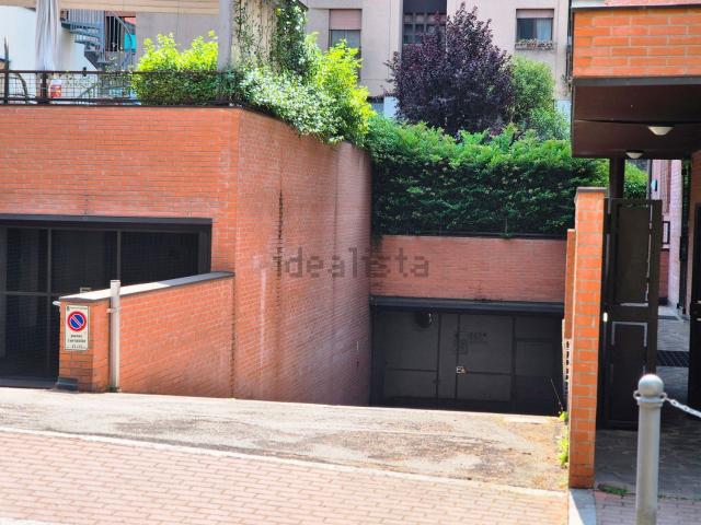 Garage in affitto di m² in Via Oslavia, 6