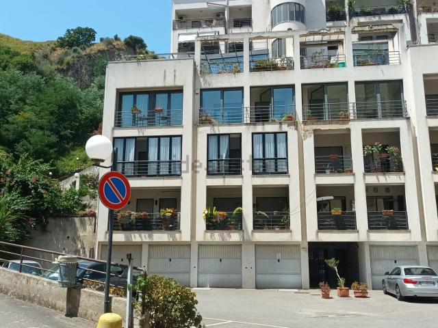 Garage in affitto di m² in Via Pietro Castelli, 11