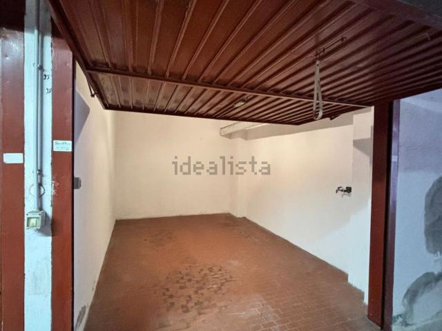 Garage in affitto di m² in Via Pompeo Vizzani, 76