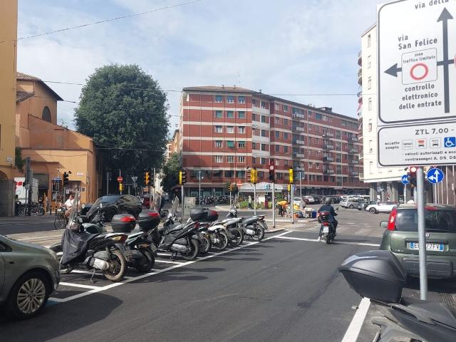 Garage in affitto di m² in Via Riva di Reno, 4