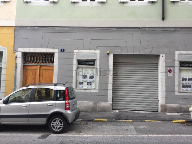 Garage in affitto di m² in Via Santi Martiri, 4