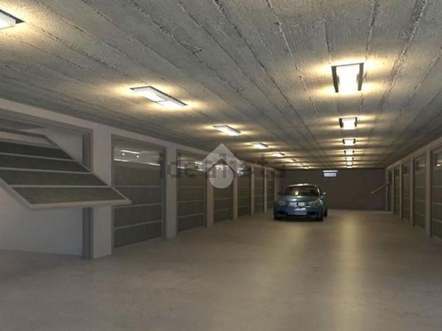 Garage in affitto di m² in Via San Crispino, 22