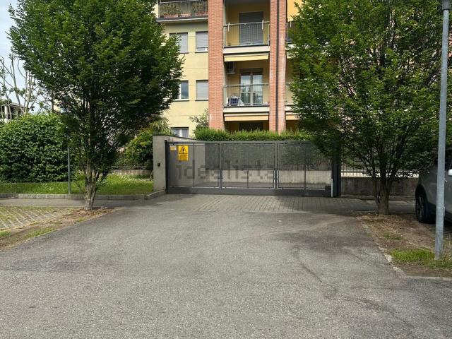Garage in affitto di m² in Via San Luigi, 4