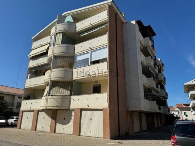 Garage in affitto di m² in Via Sinni, 19