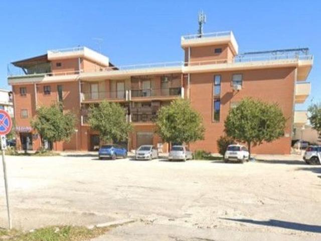 Garage in affitto di m² in Viale Fortore, 11