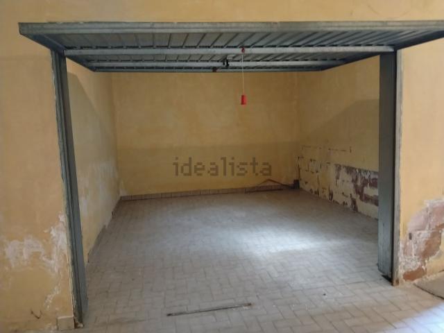 Garage in affitto di m² in Viale Italia, 25