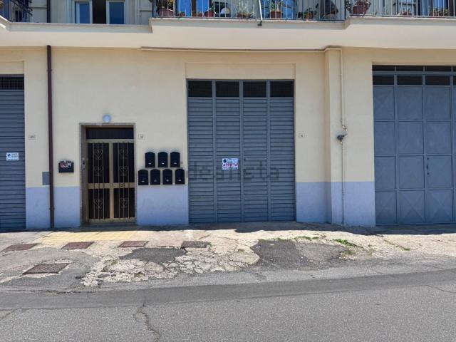 Garage in affitto di m² in Via Papa Giovanni XXIII, 38