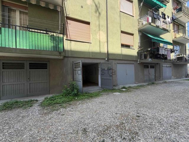 Garage in affitto di m²
