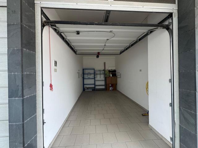 Garage in affitto di m²