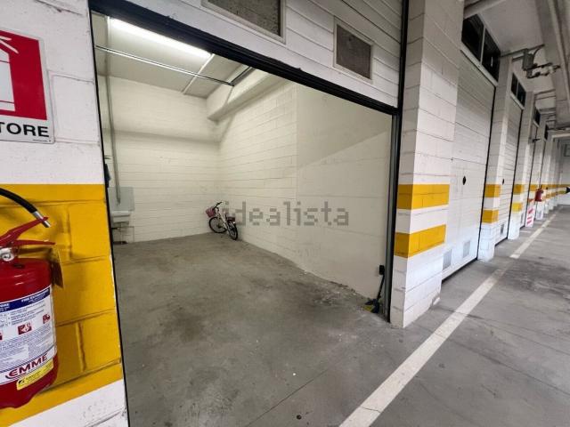 Garage in affitto di m²