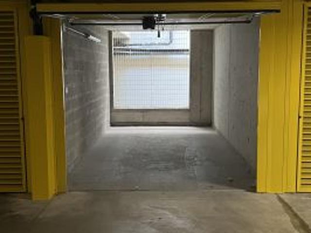 Garage in affitto in Piazzale Cimitero Monumentale, 23
