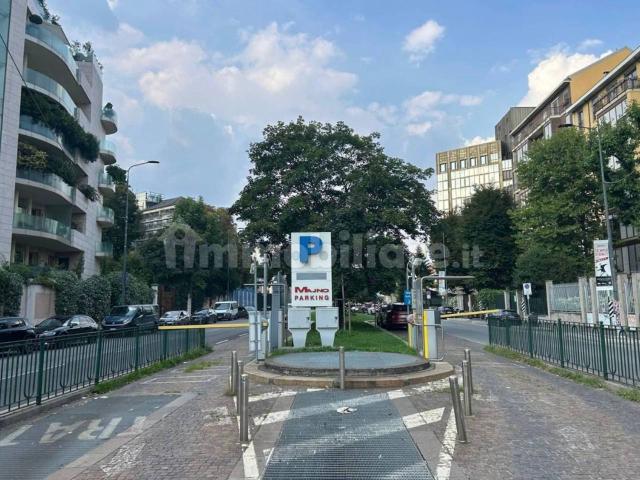 Garage in vendita a Milano
