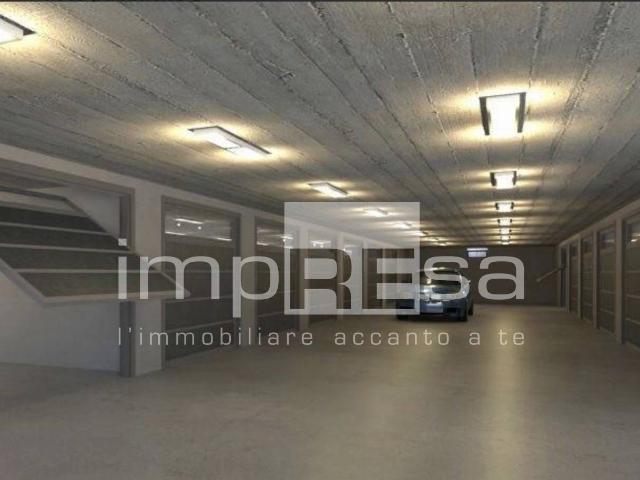 Garage in vendita a Conegliano, Centro