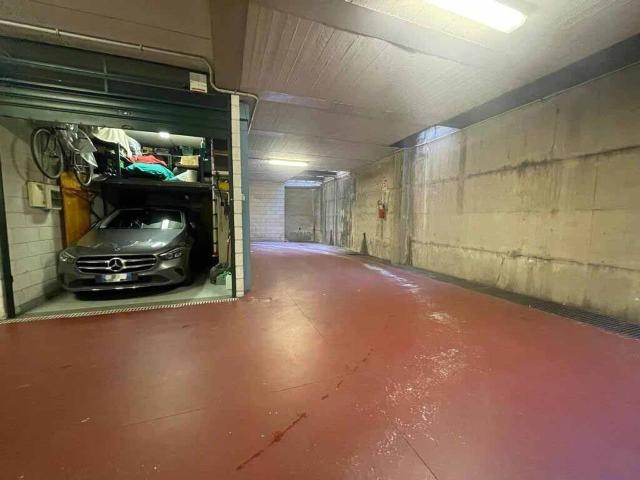 Garage in vendita a Genova