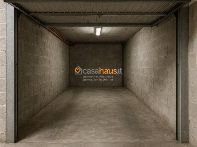 Garage in vendita a Laives